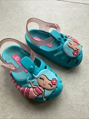 Ipanema Turquoise Kids Mermaid Water Shoes with Pink Straps size 7 toddler